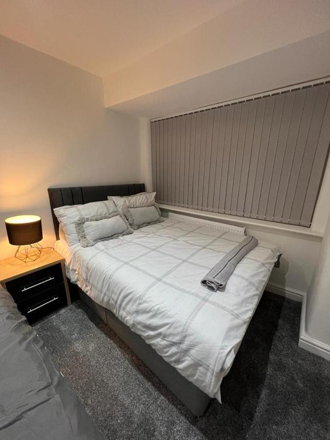 Droylsden * Manchester
