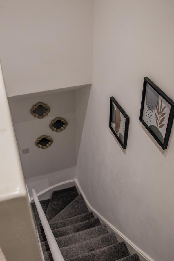 Apartment Bv Comfy Spacious 3 Bedroom House At Tatton Street