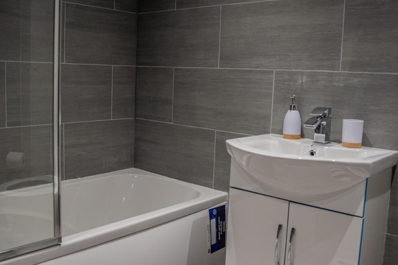 Apartment Bv Comfy Spacious 3 Bedroom House At Tatton Street *