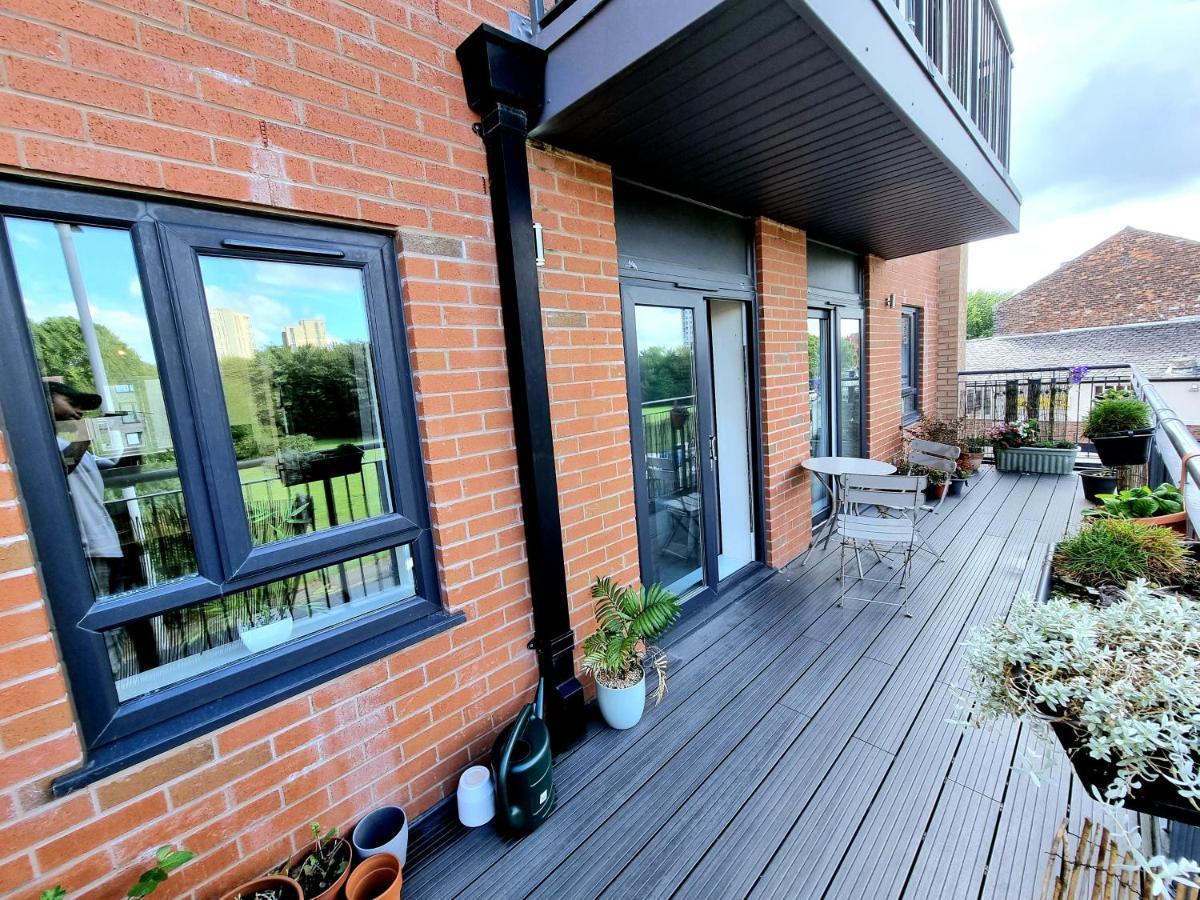 Apartment Luxury 2-bedroom Service With Balcony Manchester