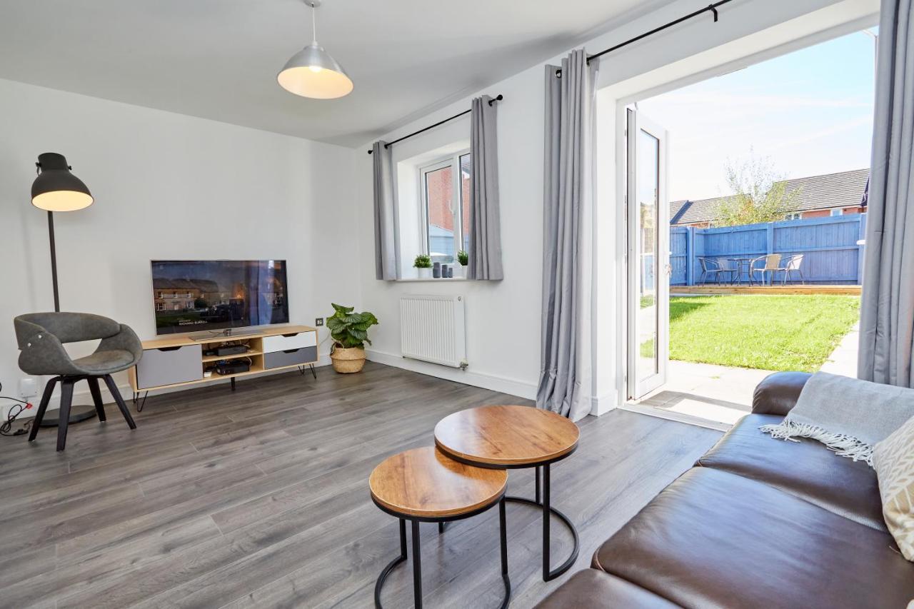 Holiday home Cosy,modern And Relaxing 3 Bedroom House With Parking