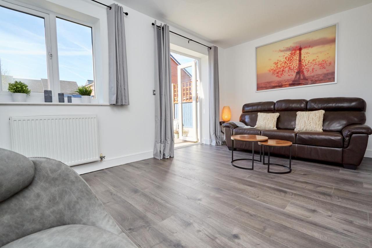 Cosy,modern And Relaxing 3 Bedroom House With Parking