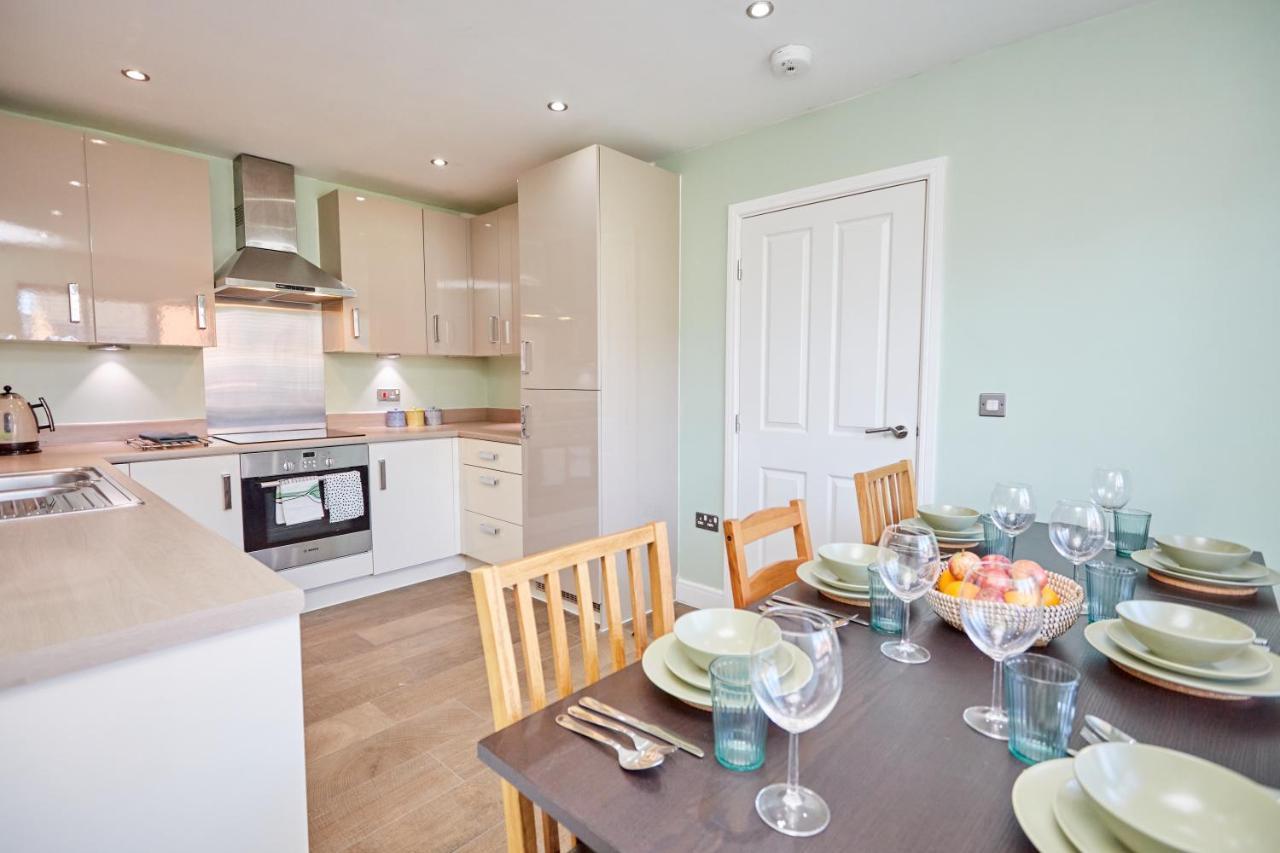 Cosy,modern And Relaxing 3 Bedroom House With Parking