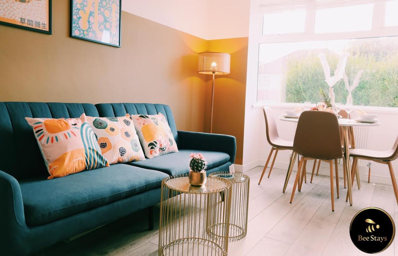 Bee - Caldecott House Holiday home