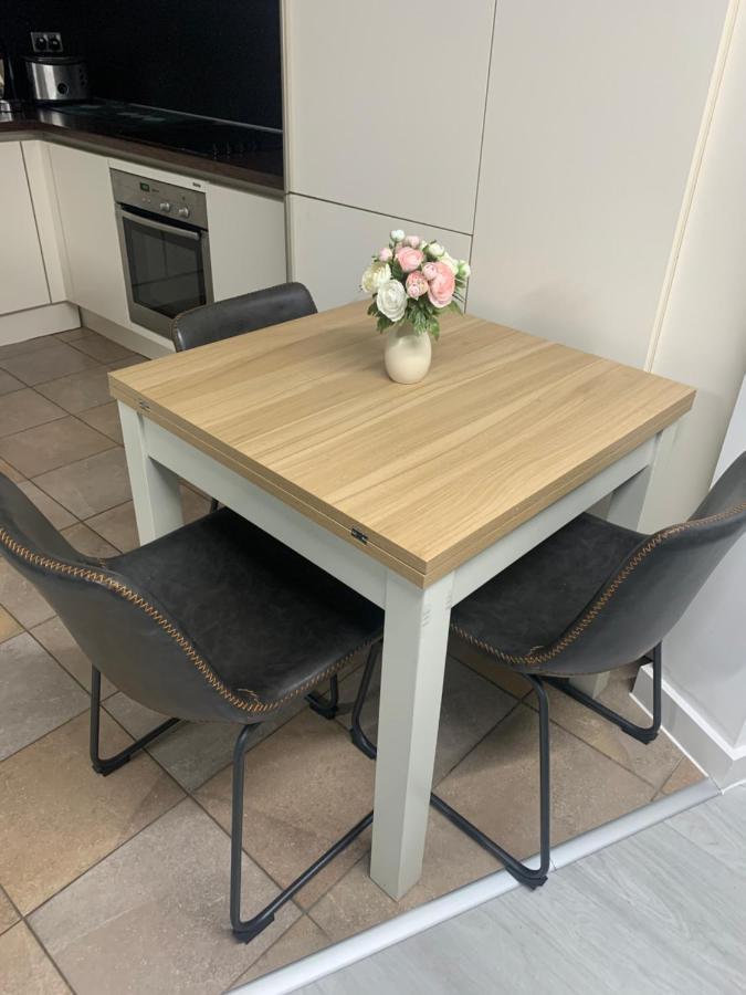 Wharf Premier - Free Private Parking Apartment