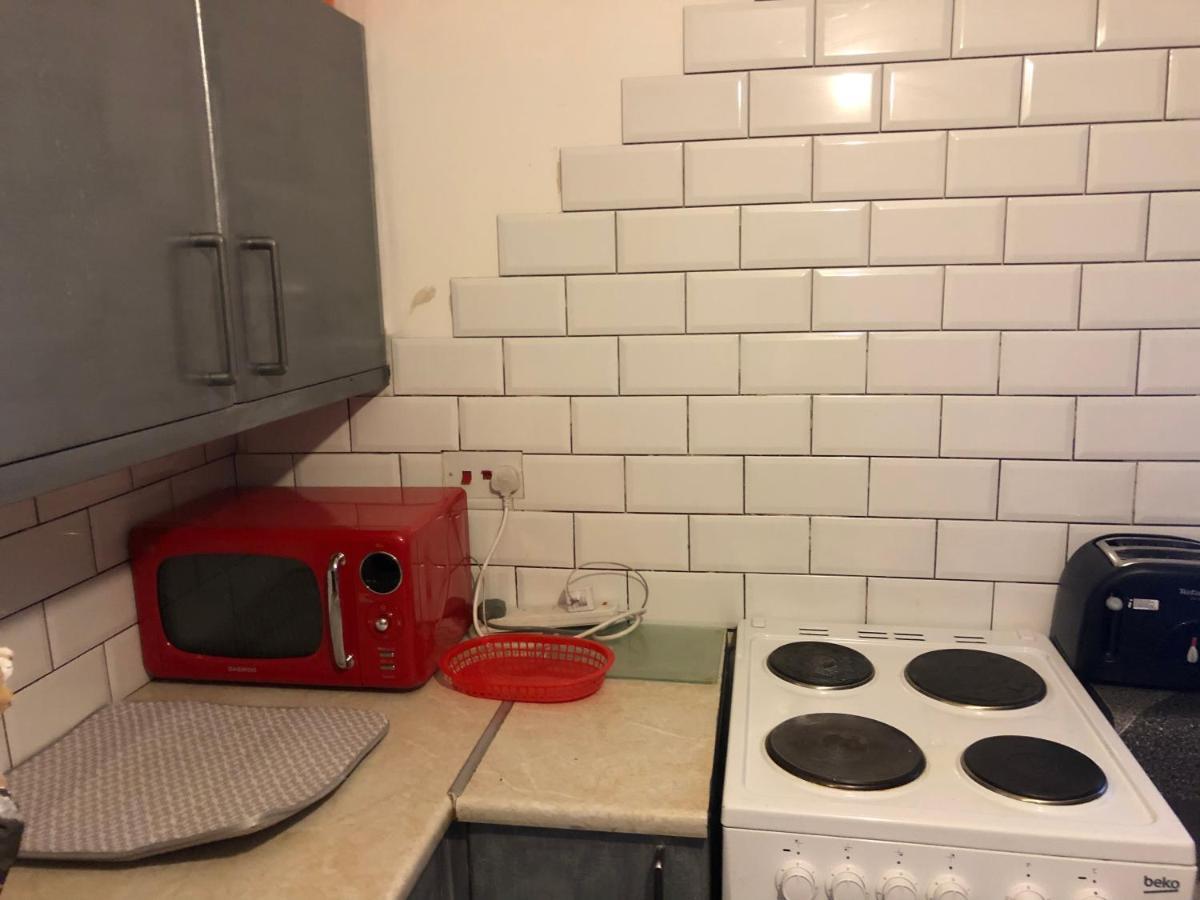 Apartment Lovely 2 Bedroom Flat Near And Train Station