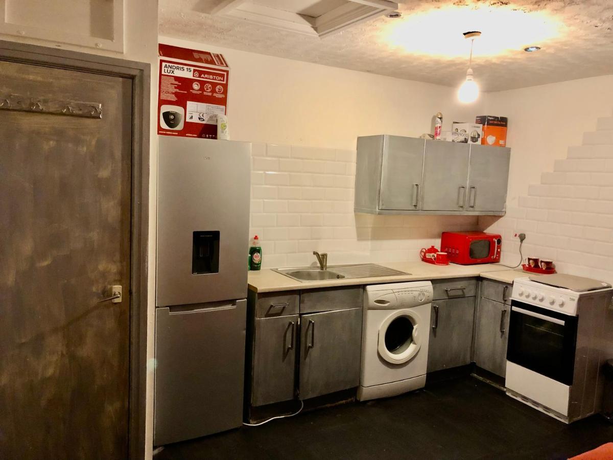 Apartment Lovely 2 Bedroom Flat Near And Train Station Manchester