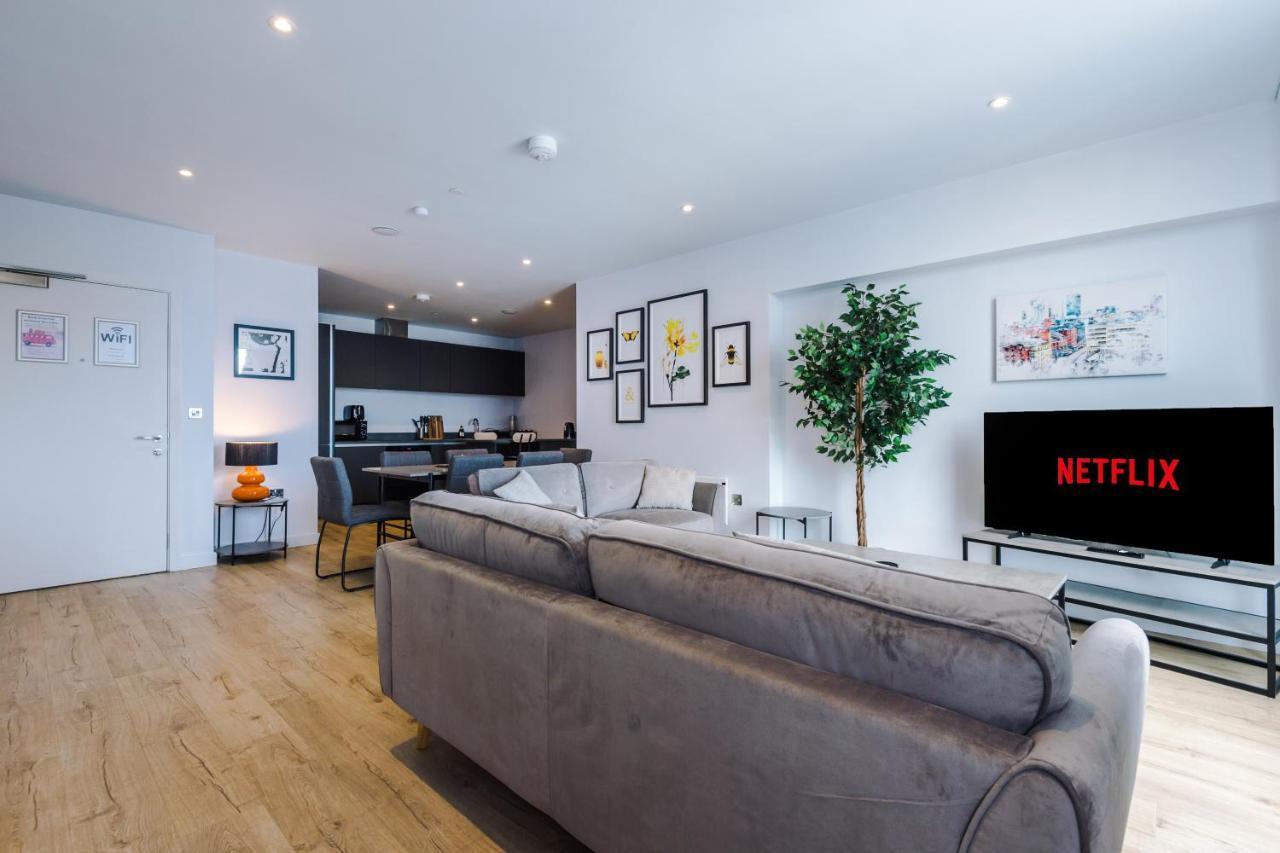 Hilltop Serviced - Deansgate Apartment *