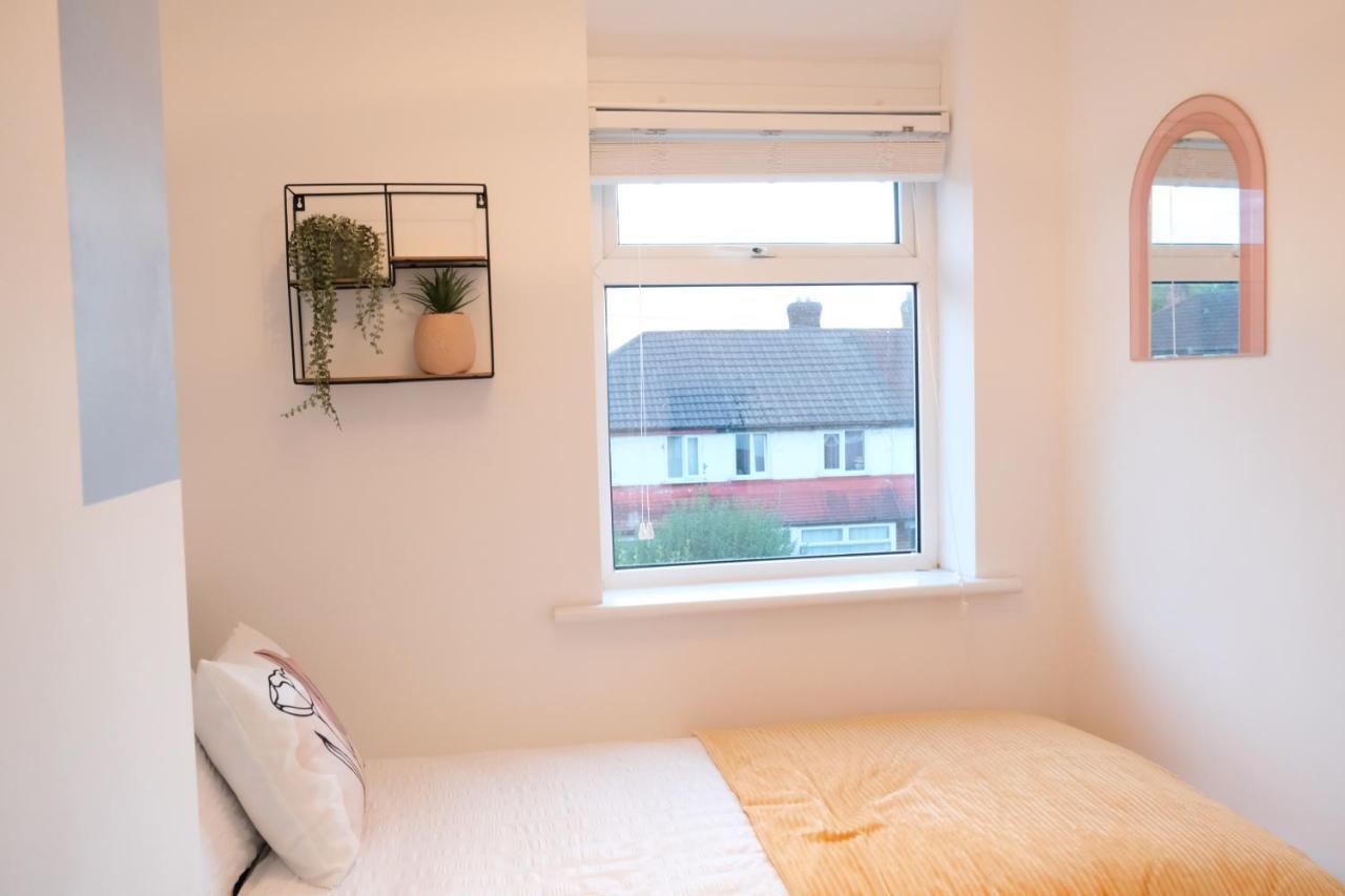 Bee - Caldecott House Holiday home *