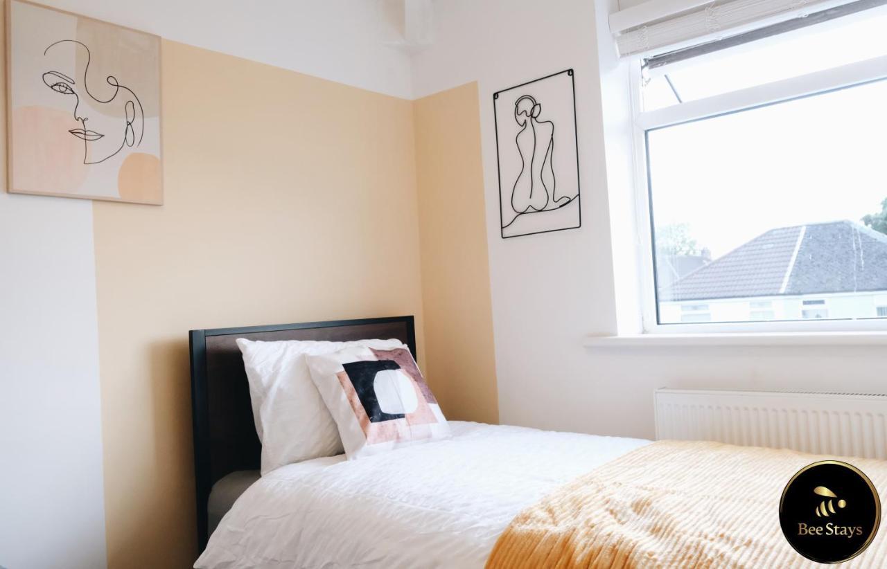 Bee - Caldecott House Holiday home *