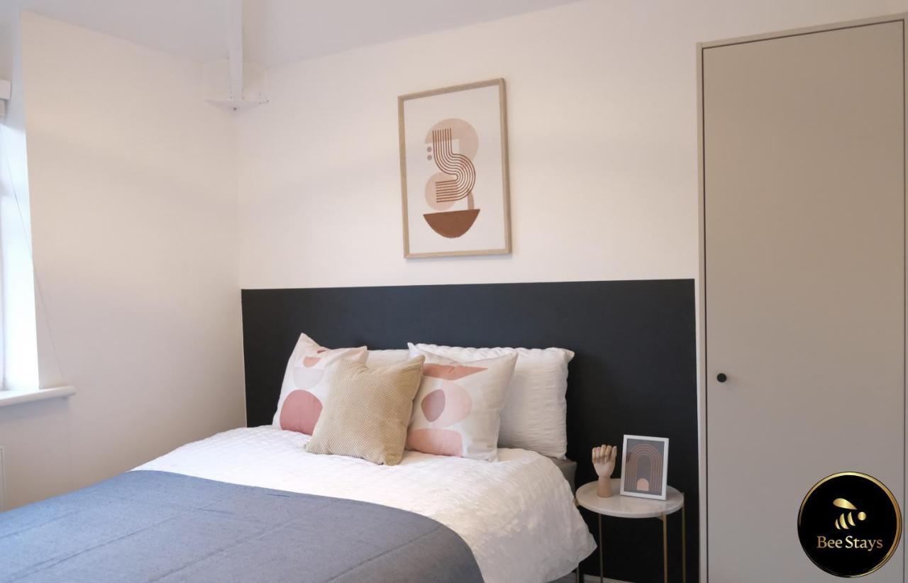 Bee - Caldecott House Holiday home *