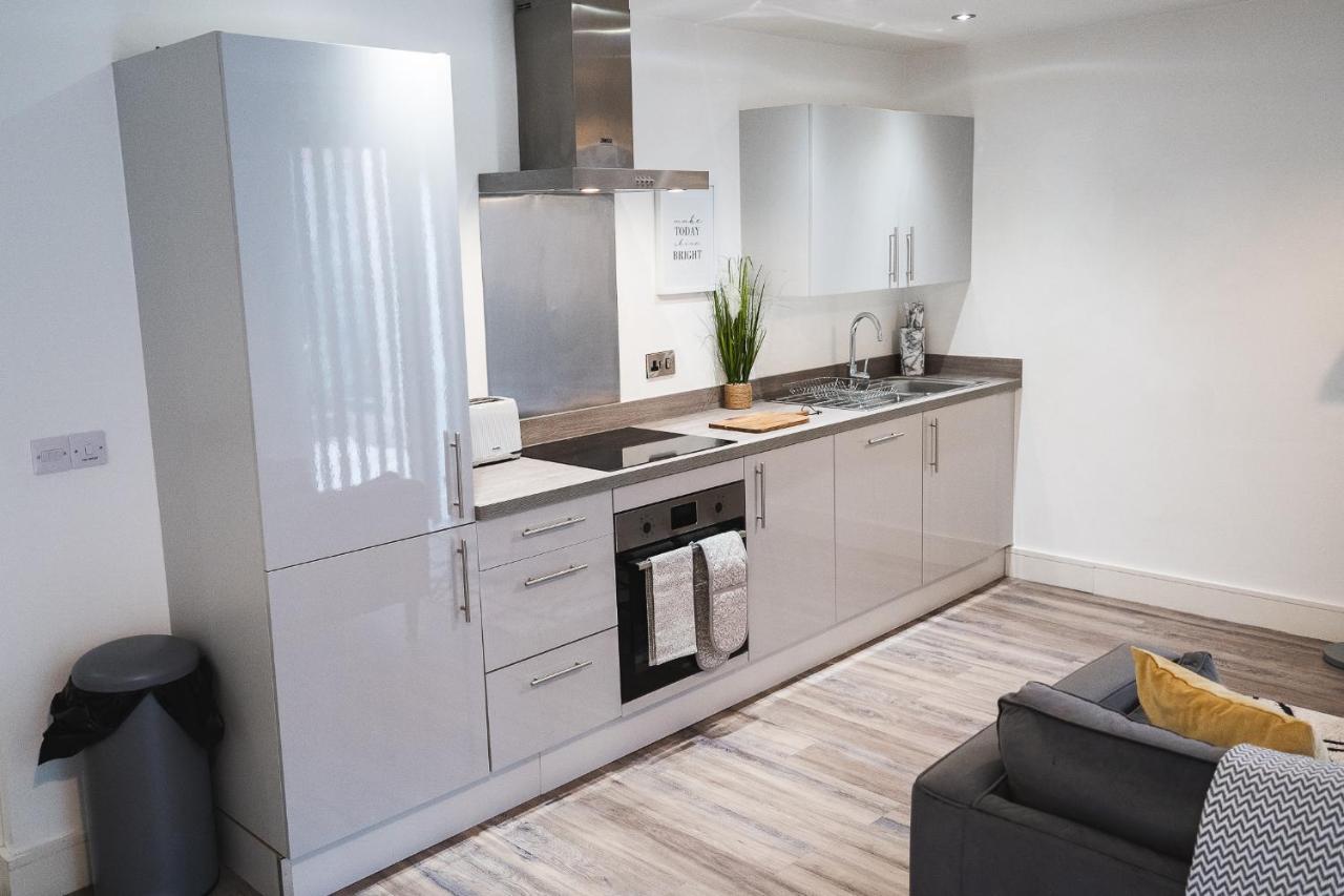 Modern 1-bed - Brand New - - Free Wi-fi Apartment *