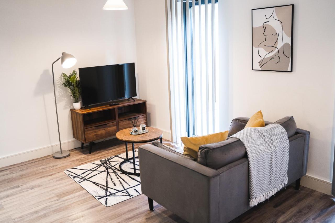 Modern 1-bed - Brand New - - Free Wi-fi Apartment *