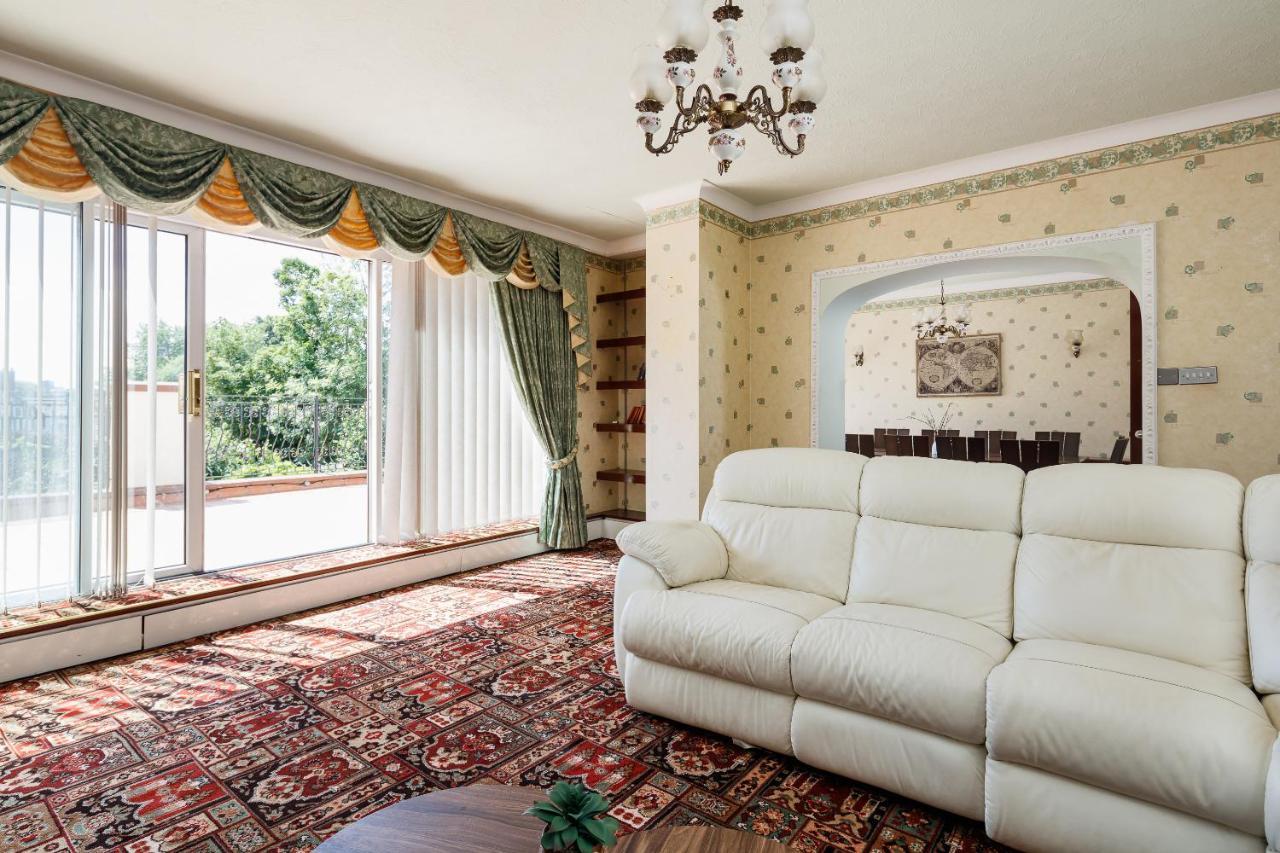 Beautiful 'mayfield' With Private Pool! Villa
