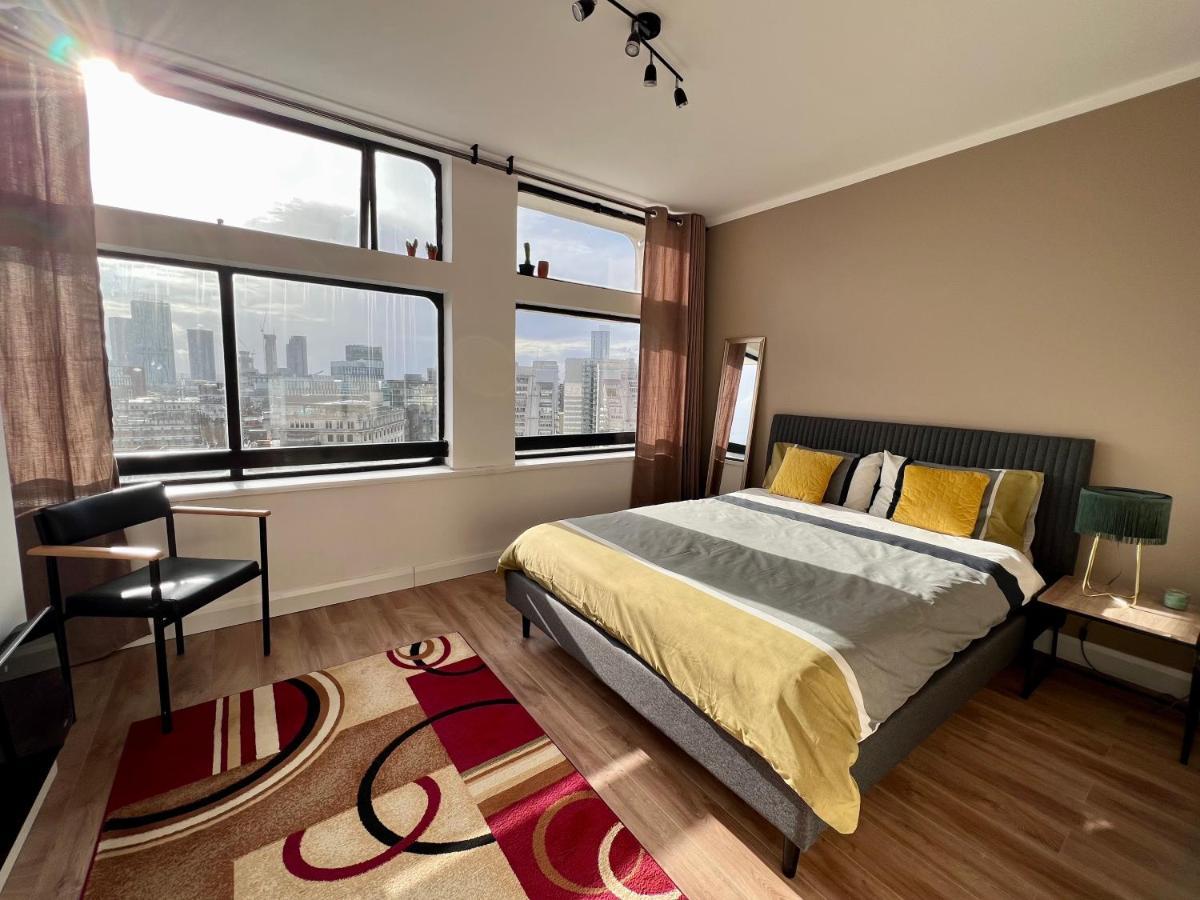 King Bedroom In A 2 Bed With Shared Bathroom Manchester