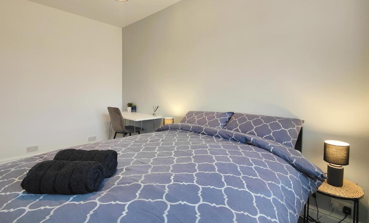 Stott House - Bright Spacious Townhouse 15 Minutes To Central With Free Parking Holiday home Manchester
