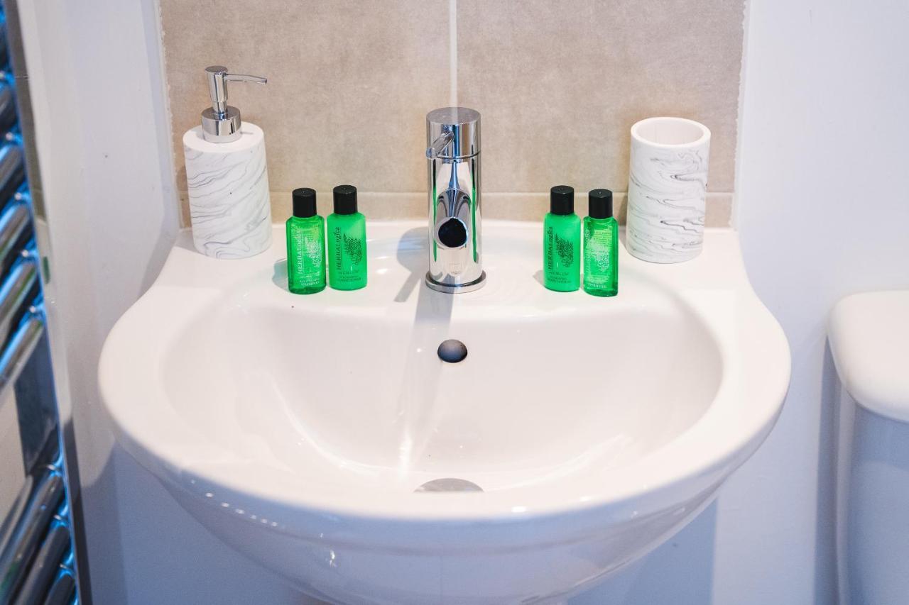 Centre 2-bed - New - Free Wi-fi - Apartment *