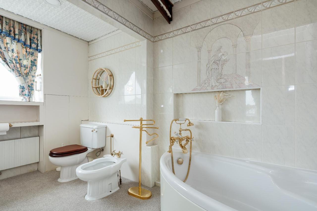 Villa Beautiful 'mayfield' With Private Pool!