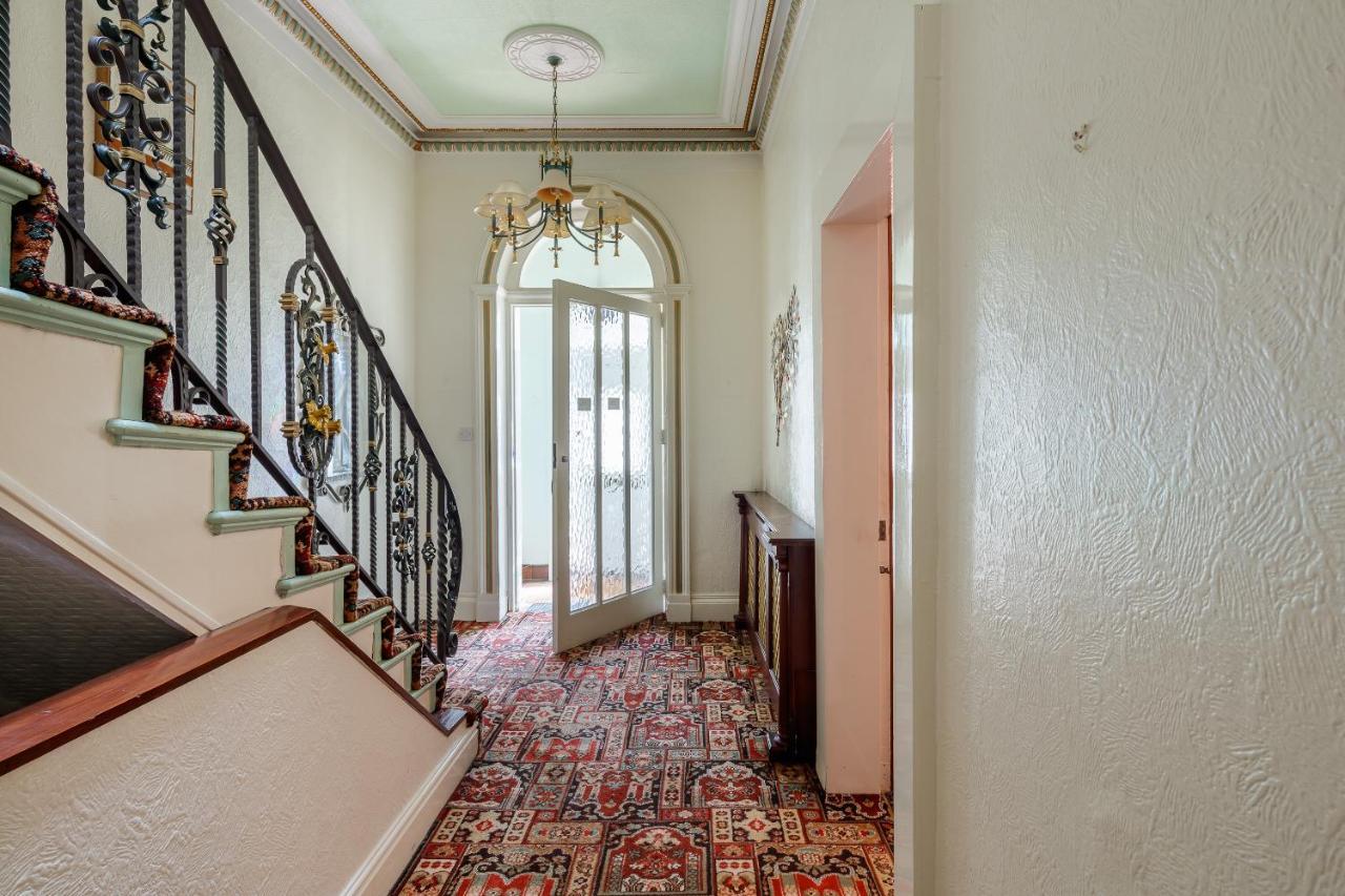 Beautiful 'mayfield' With Private Pool! Villa