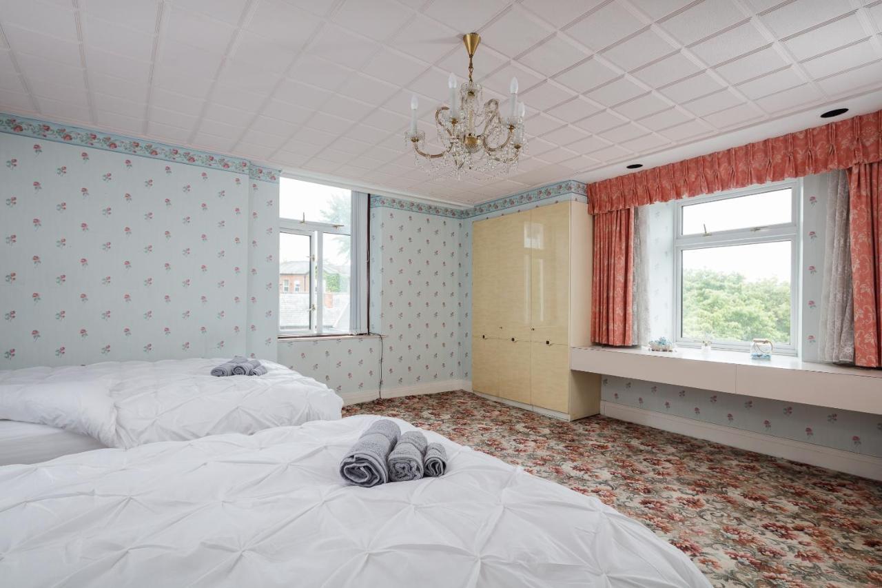 Beautiful 'mayfield' With Private Pool! Manchester