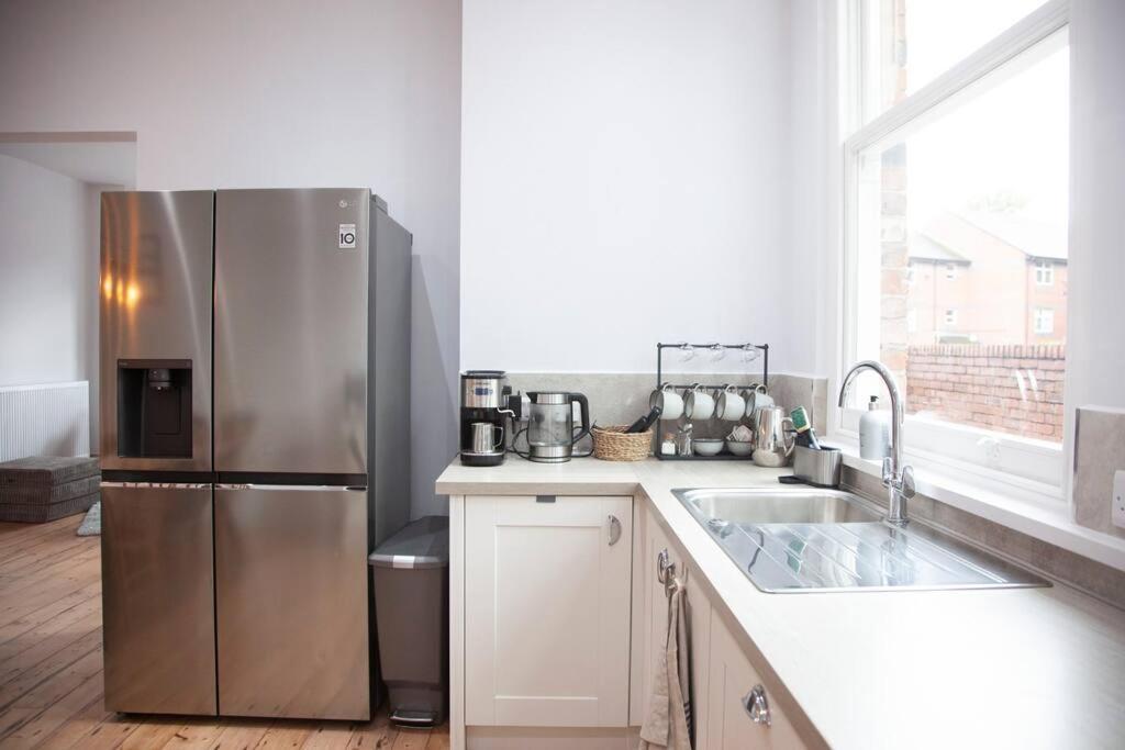 Apartment 3 Bath Contemporary Victorian Near Attractions