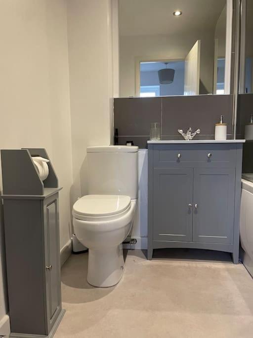 2 Bedroom House With Garden Holiday home Manchester