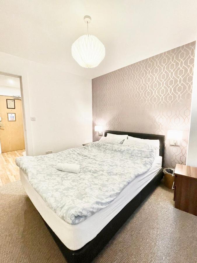 Lovely 2 - Bedroom In Centre Apartment