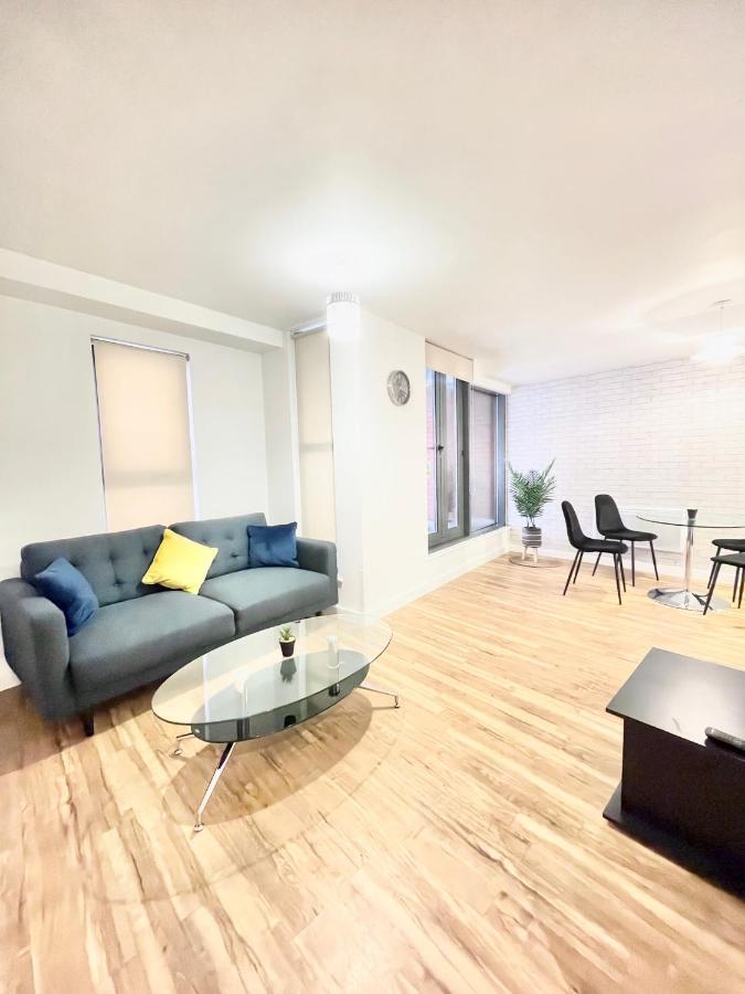 Lovely 2 - Bedroom In Centre Apartment