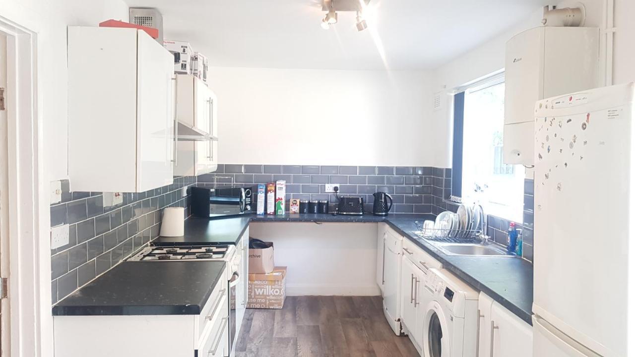 Double Bedroom In Withington, M20. 1 Db Bed, Rm 1 Manchester
