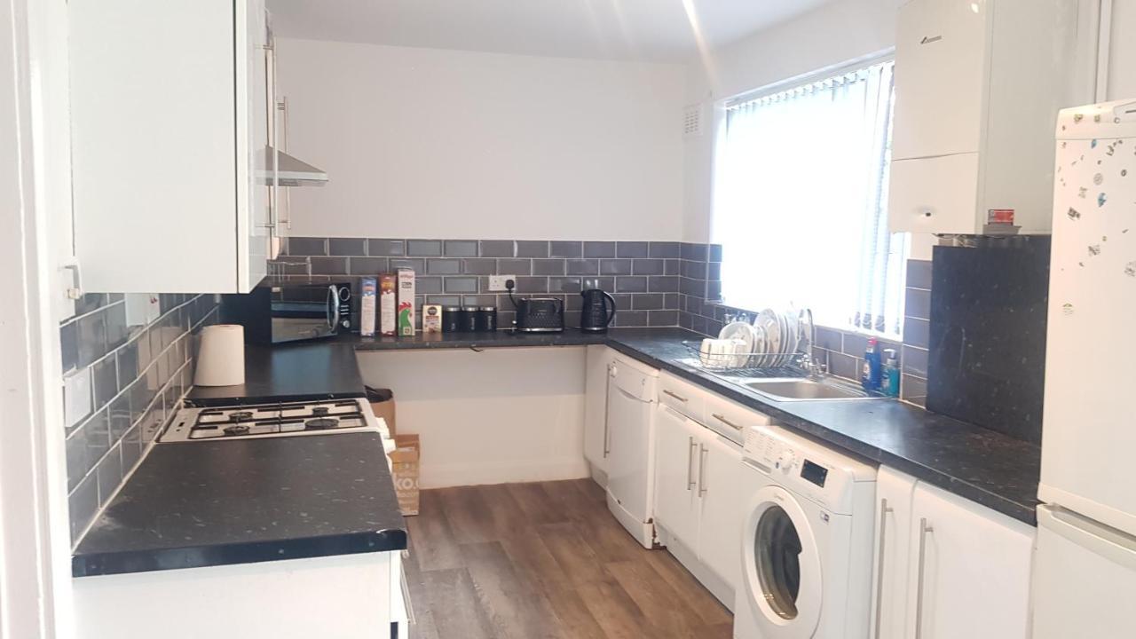 Double Bedroom In Withington, M20. 1 Db Bed, Rm 1 *