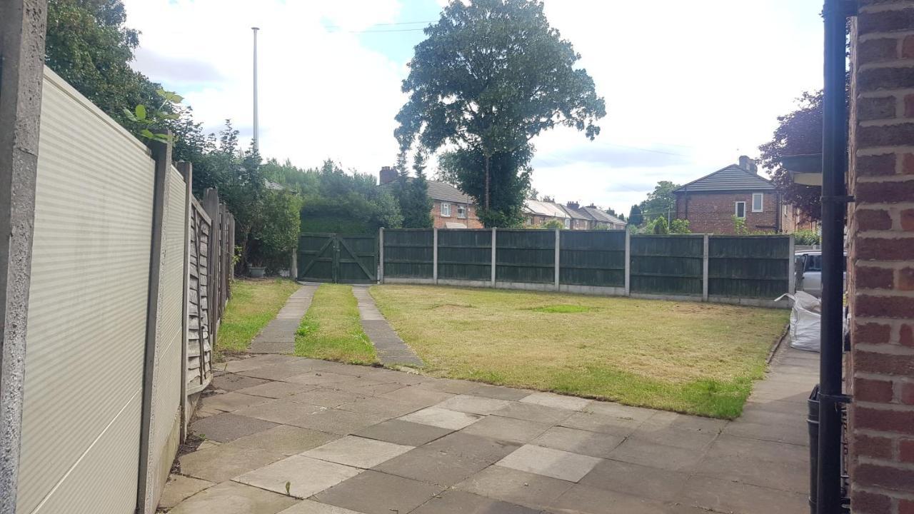 Double Bedroom In Withington, M20. 1 Db Bed, Rm 1 Bed & Breakfast *