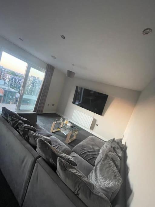 Centre Penthouse Canal Views Manchester