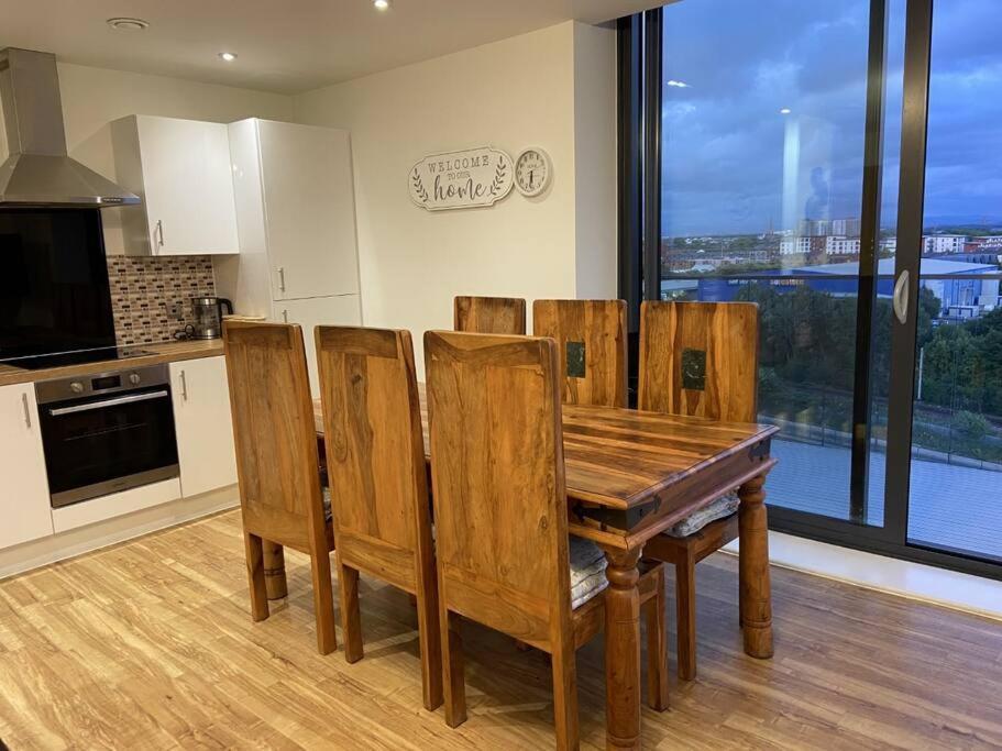 Amazing 3 Bed Penthouse With Large Balcony * Manchester