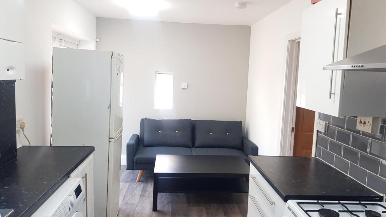 Bed & Breakfast Double Bedroom In Withington, M20. 1 Db Bed, Rm 1 *