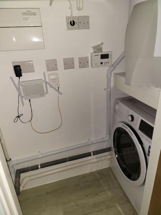 Beautiful 2 Bedroom Salford Quays Apartment Manchester