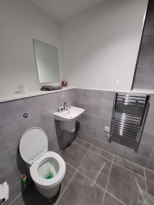 Beautiful 2 Bedroom Salford Quays Apartment Manchester