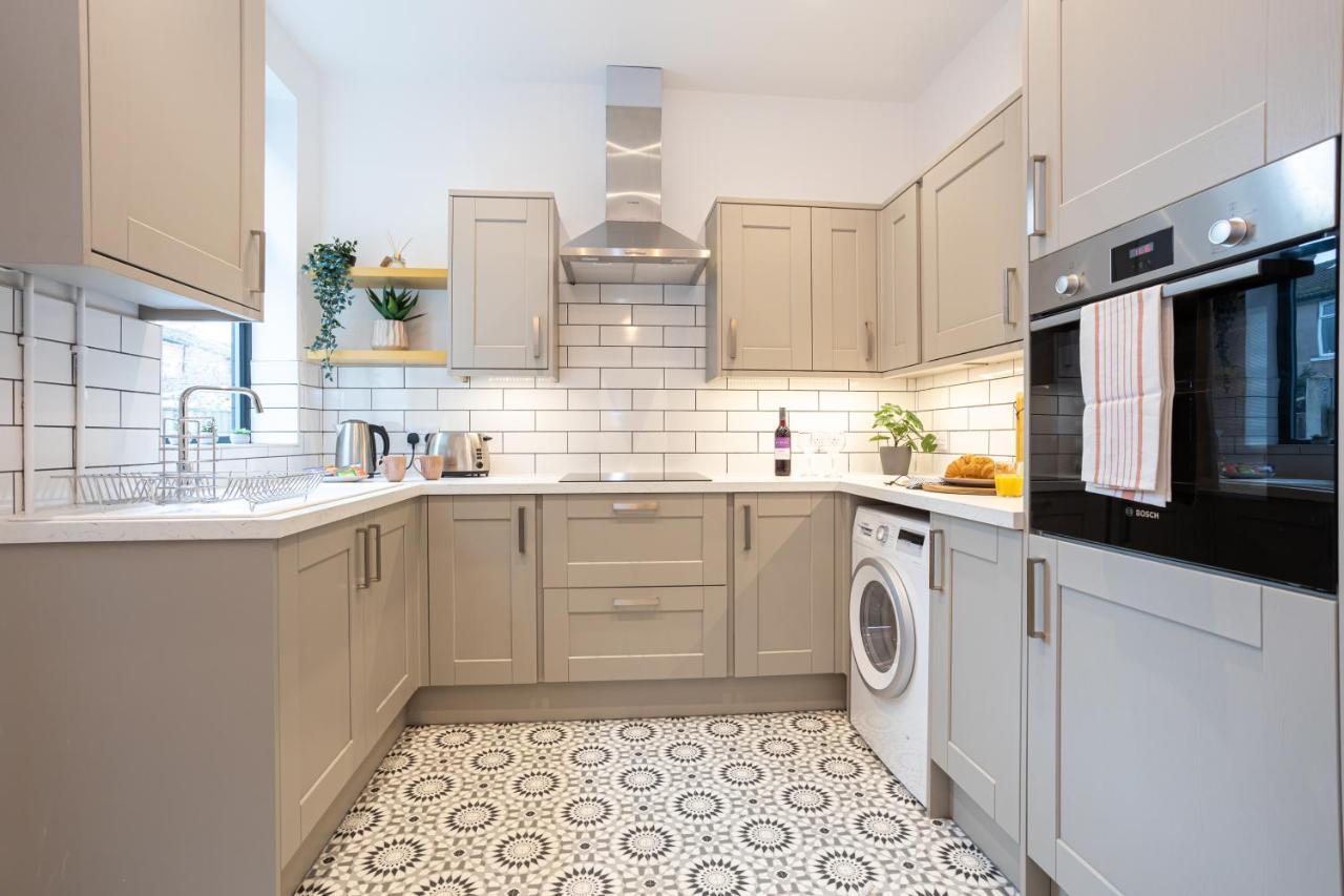 Stunning Scandi 3 Bed House In Manchester-parking Manchester