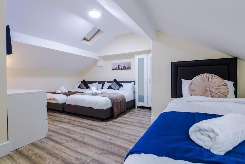 Holiday home Spacious 4 Bedroom Modern House Near Centre Sleeps 12 Manchester