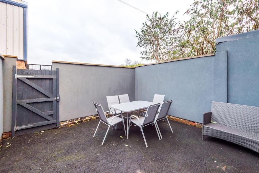 Holiday home Spacious 4 Bedroom Modern House Near Centre Sleeps 12