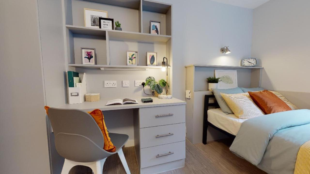 Comfy Ensuite Bedrooms At Gardens Near Centre Apartment Manchester