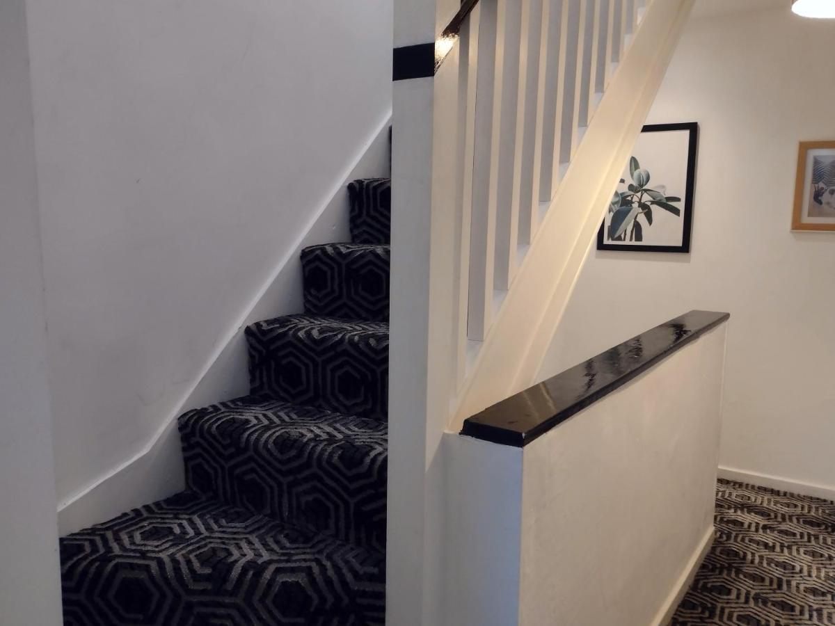 Homestay Stylish Master Ensuite In Contemporary 3 Bed Semi Manchester