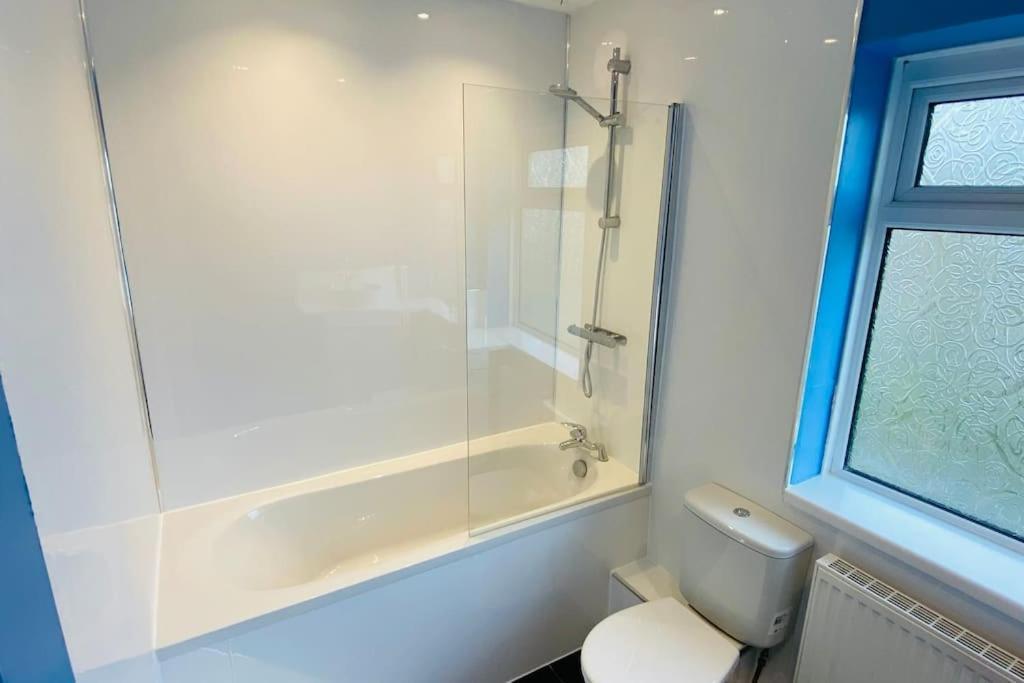 Holiday home Prestwich Garden Retreat: Manchester-close 3br With Parking & Netflix *