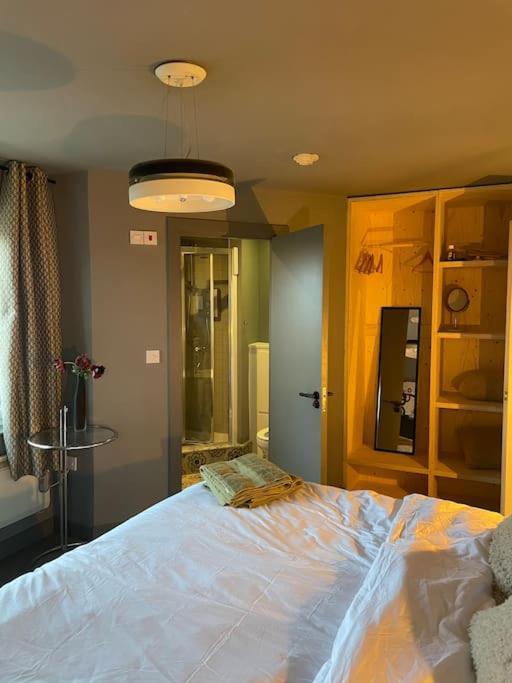 3 Bedroom Penthouse Apartment *