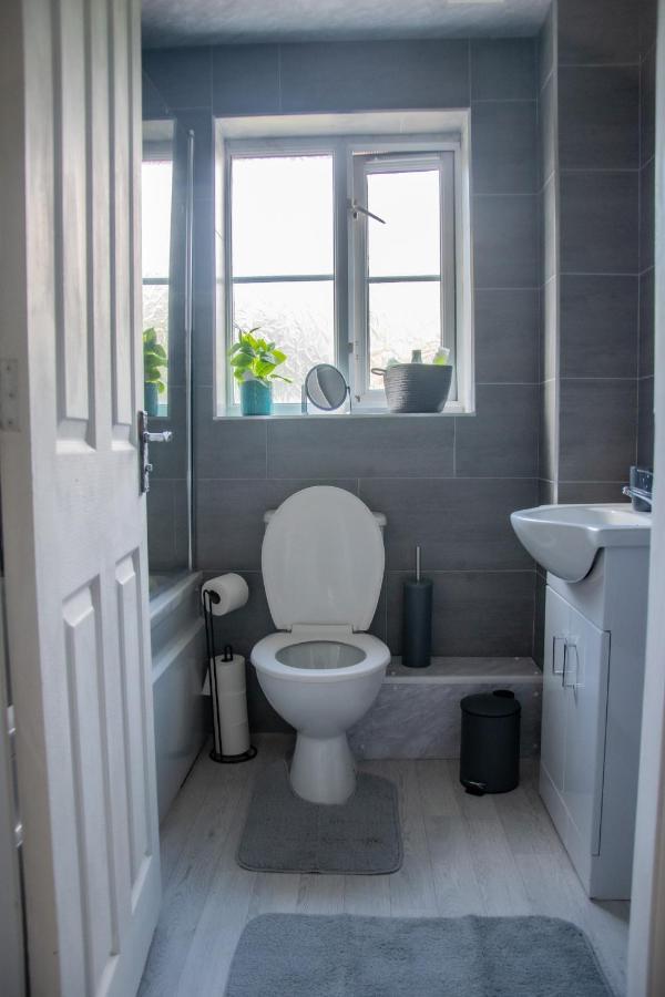Bv Stylish Homely 3 Bedroom Close To Arena Holiday home Manchester