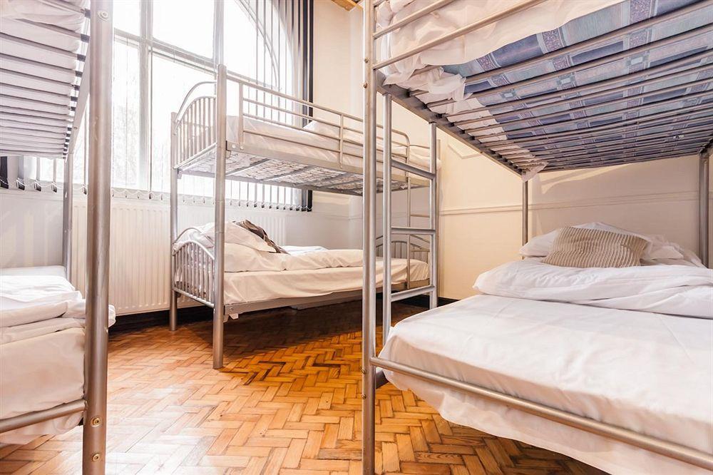 Hostel Ashton House *