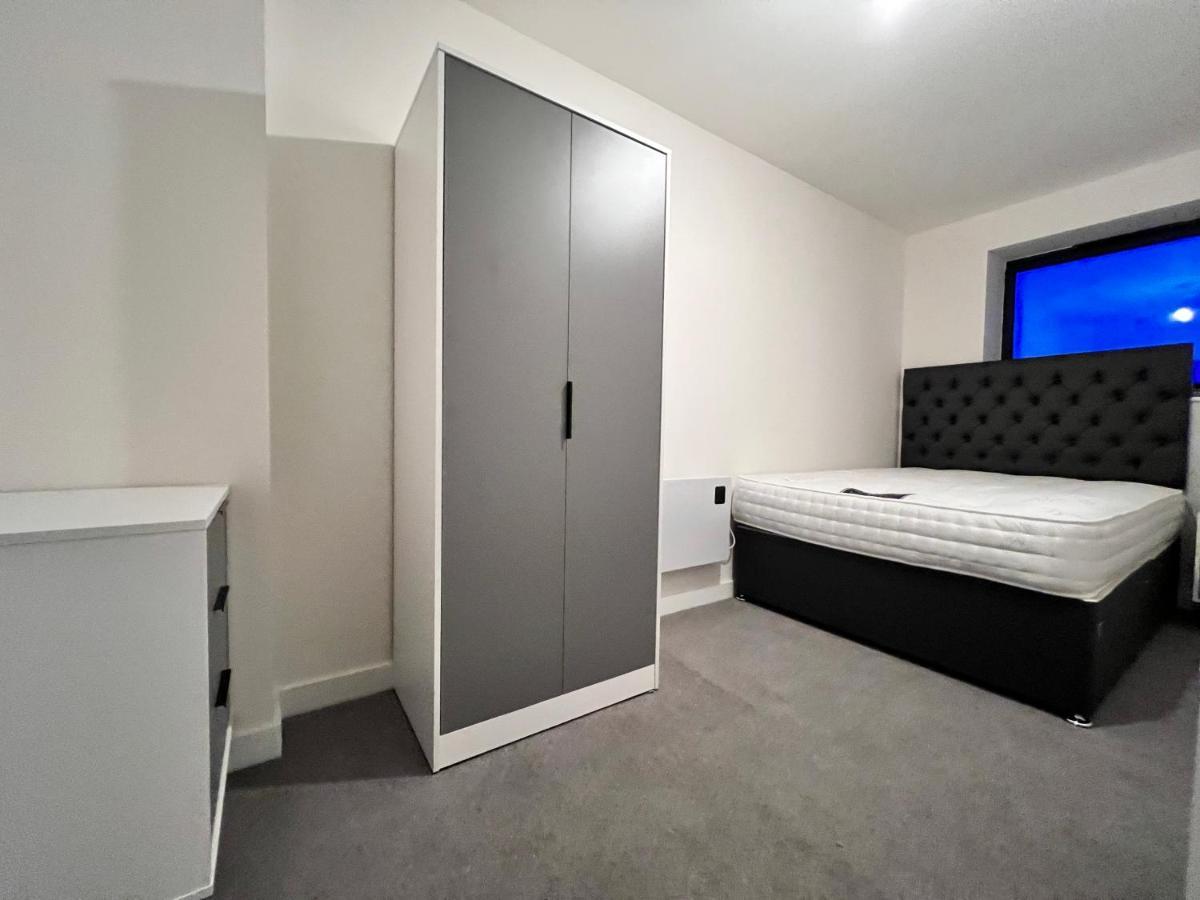 Apartment Affordable In Centre Close To Trafford *