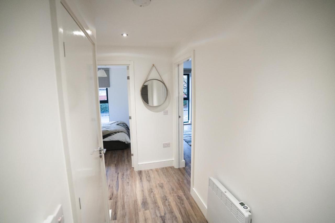 Modern 1-bed - Brand New - - Free Wi-fi Apartment
