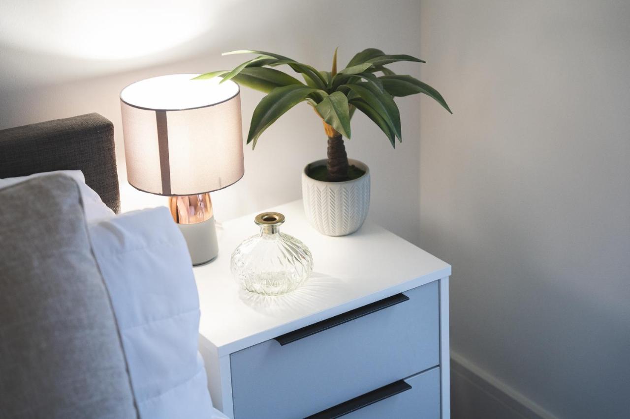 Modern 1-bed - Brand New - - Free Wi-fi * Manchester