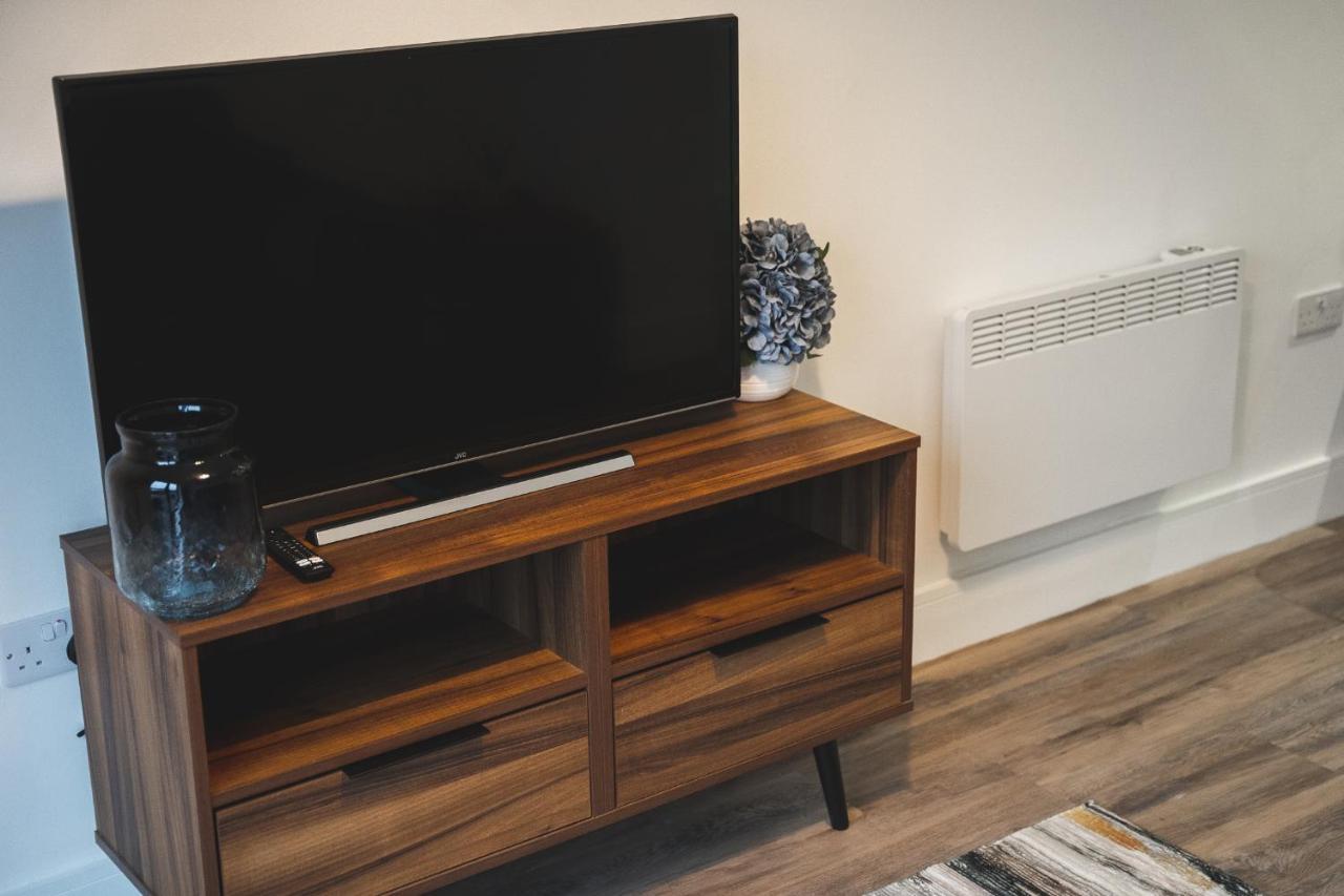 Modern 1-bed - Brand New - - Free Wi-fi Apartment *