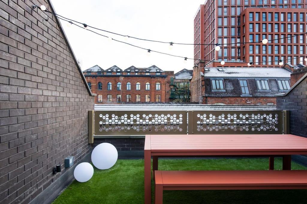 Free Parking - Roof Terrace - Luxury Townhouse Holiday home *